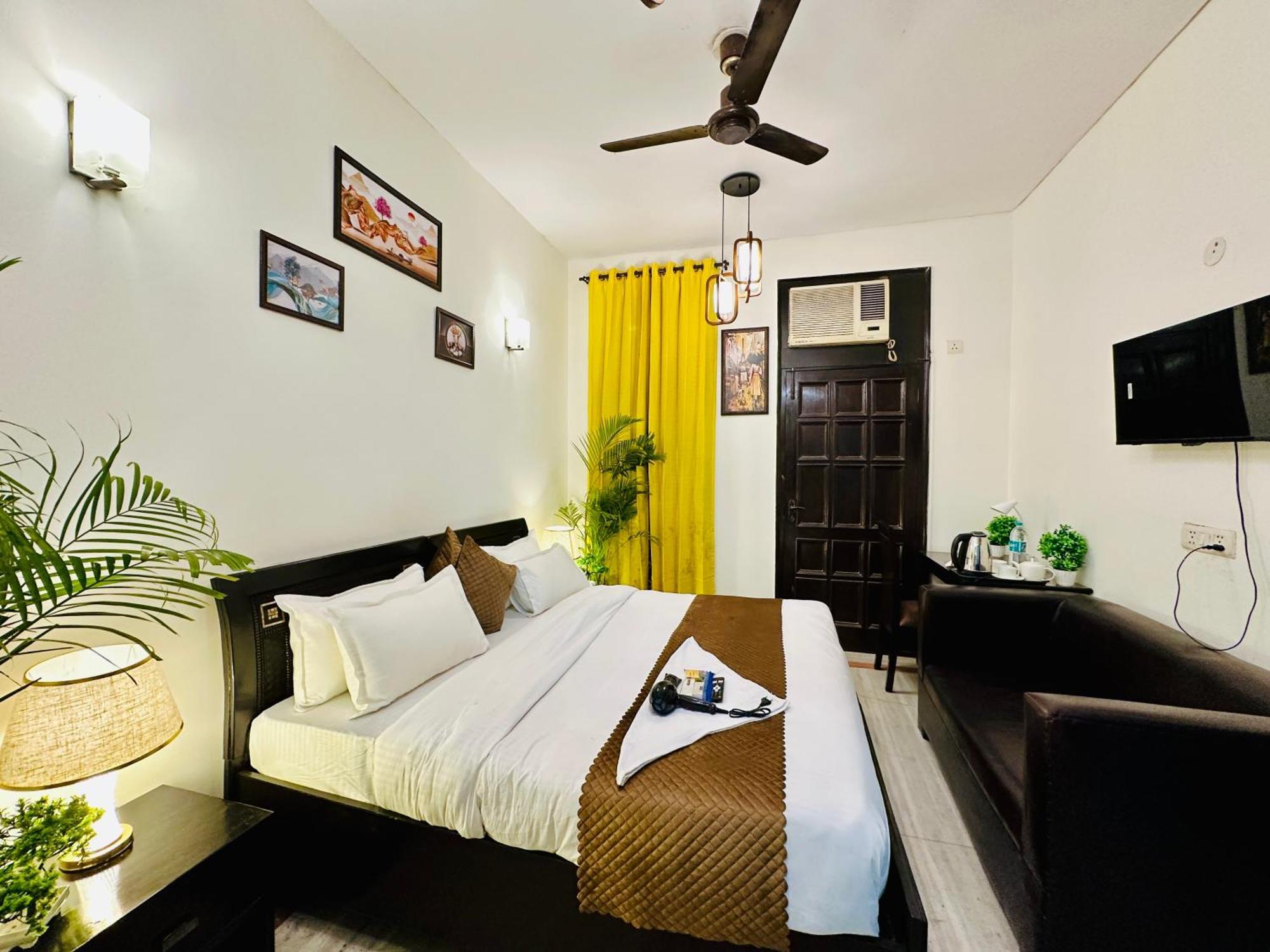 Hotel The White Scent-Near Noida Sector 18 Metro Exterior foto