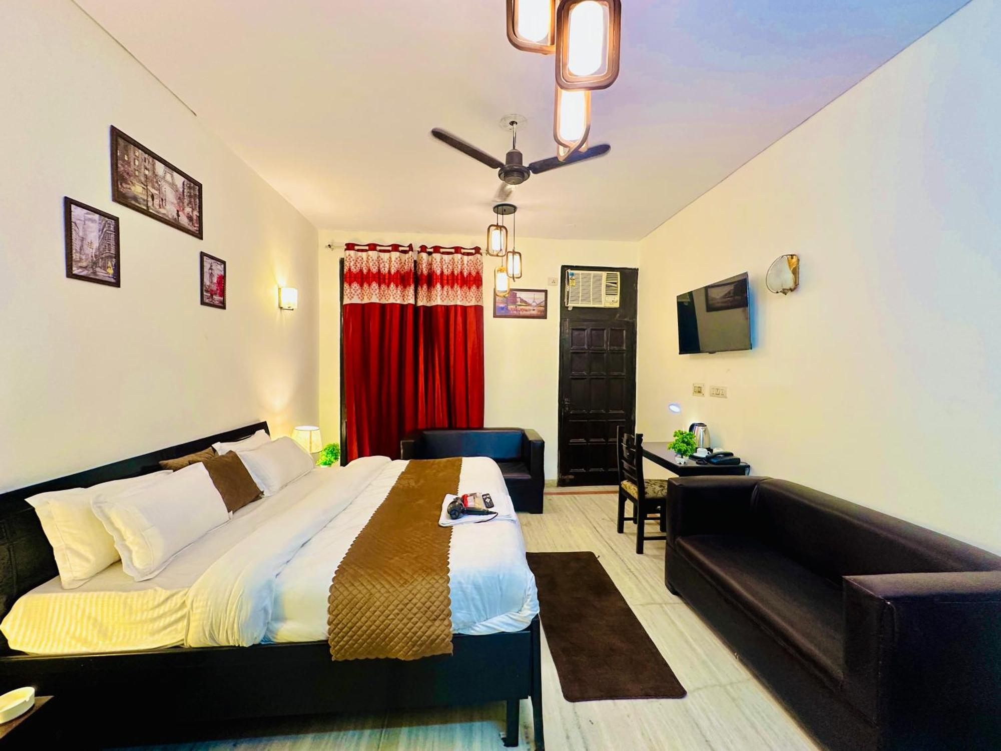 Hotel The White Scent-Near Noida Sector 18 Metro Exterior foto
