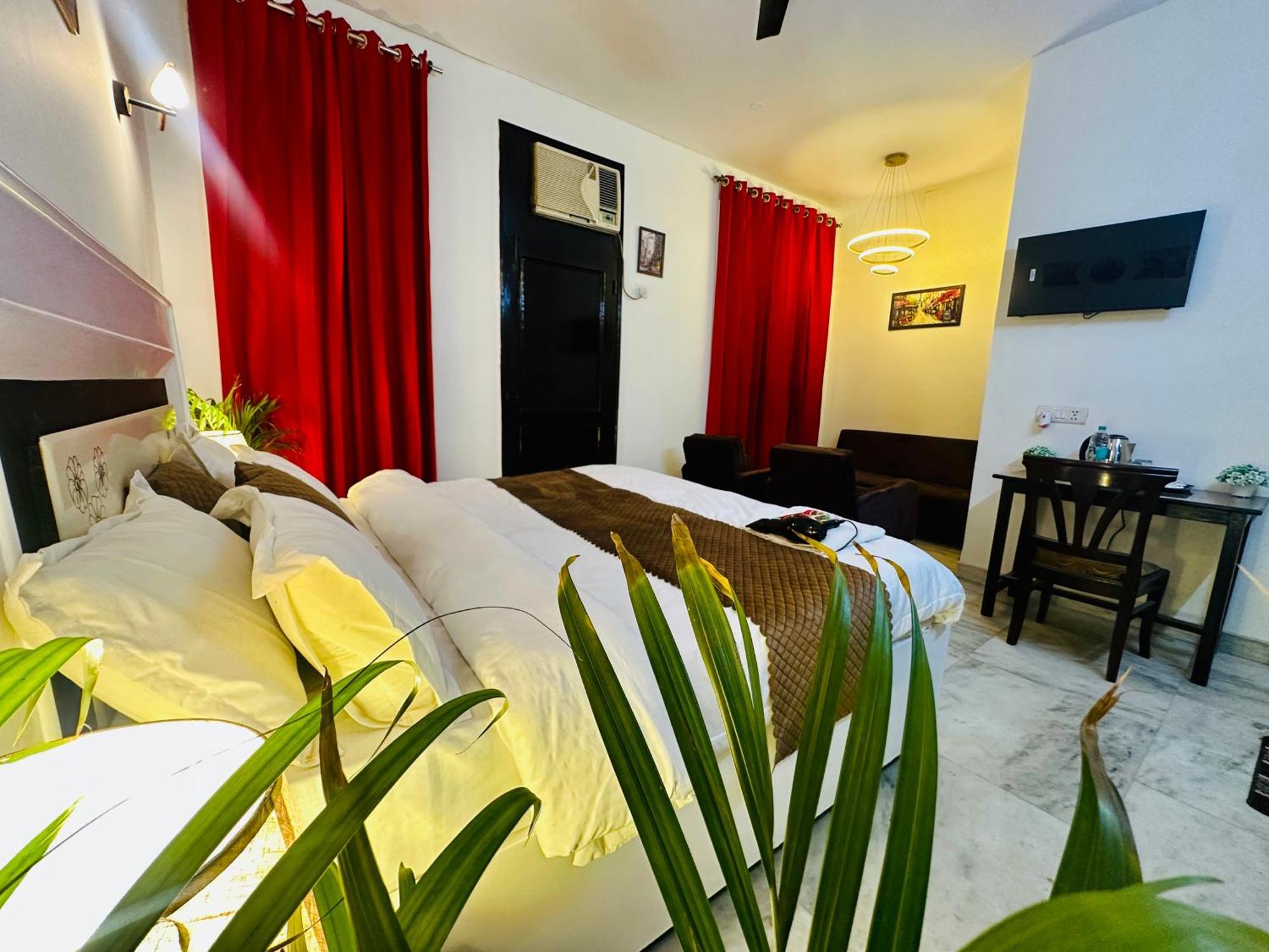Hotel The White Scent-Near Noida Sector 18 Metro Exterior foto